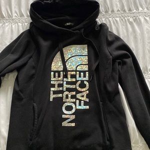 North face hoodie in women’s